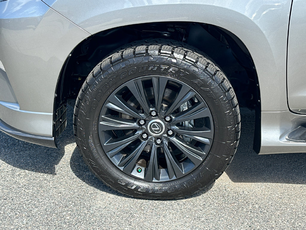 Used 2023 Lexus GX 460 Premium w/ Accessory Package AWD/4WD image 11