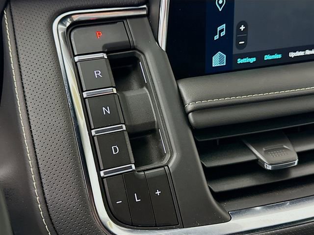 Used 2024 Chevrolet Suburban Premier image 18