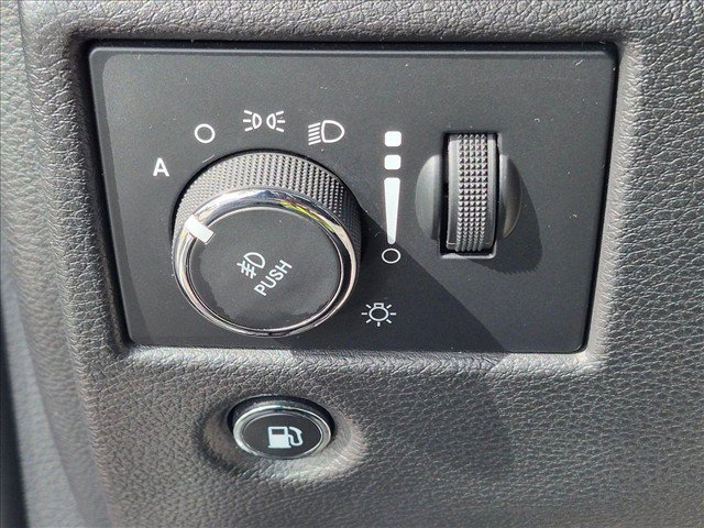 Used 2019 Jeep Grand Cherokee Altitude RWD image 11