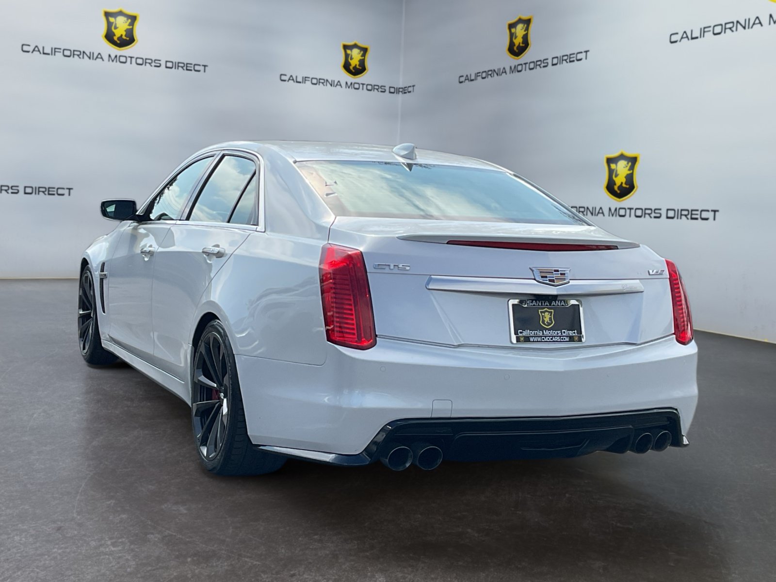 Used 2018 Cadillac CTS V w/ Luxury Package RWD image 7