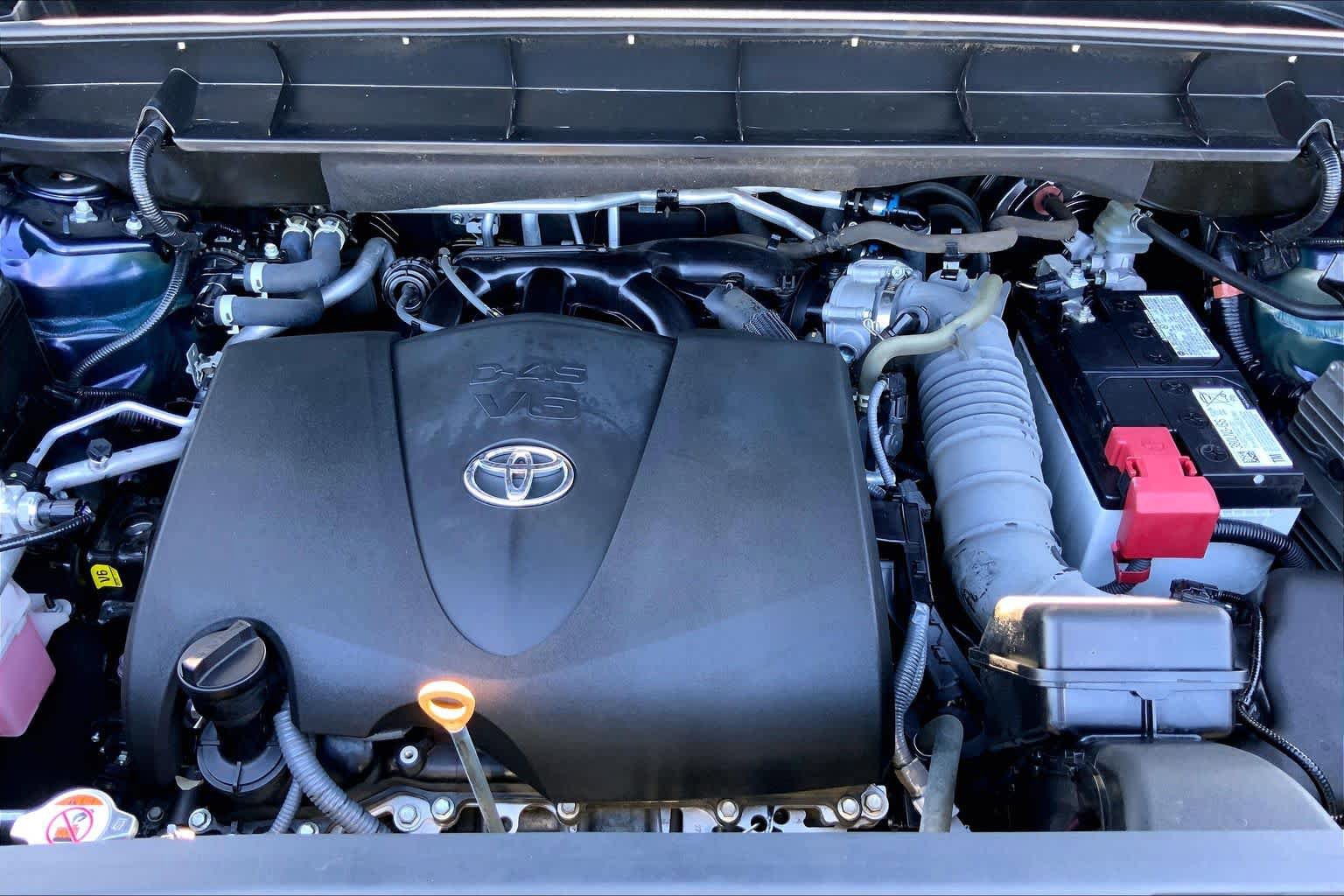 Used 2022 Toyota Highlander XLE AWD/4WD image 31
