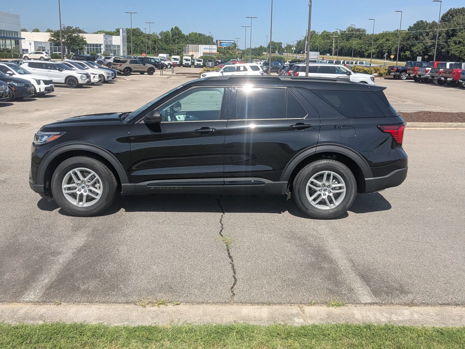 New 2026 Ford Explorer Active w/ Active Comfort Package RWD image 6