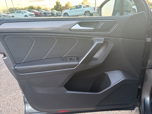 Used 2022 Volkswagen Tiguan SE image 9