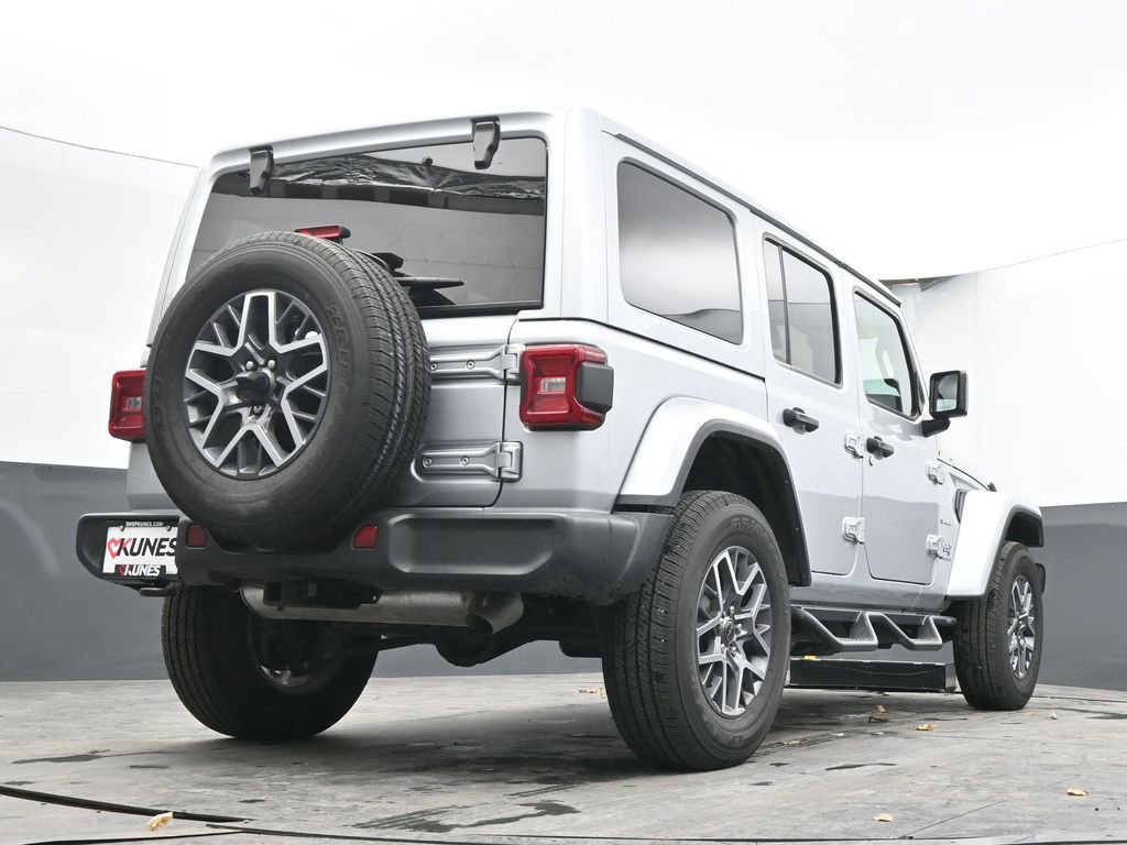 Used 2024 Jeep Wrangler Sahara image 42