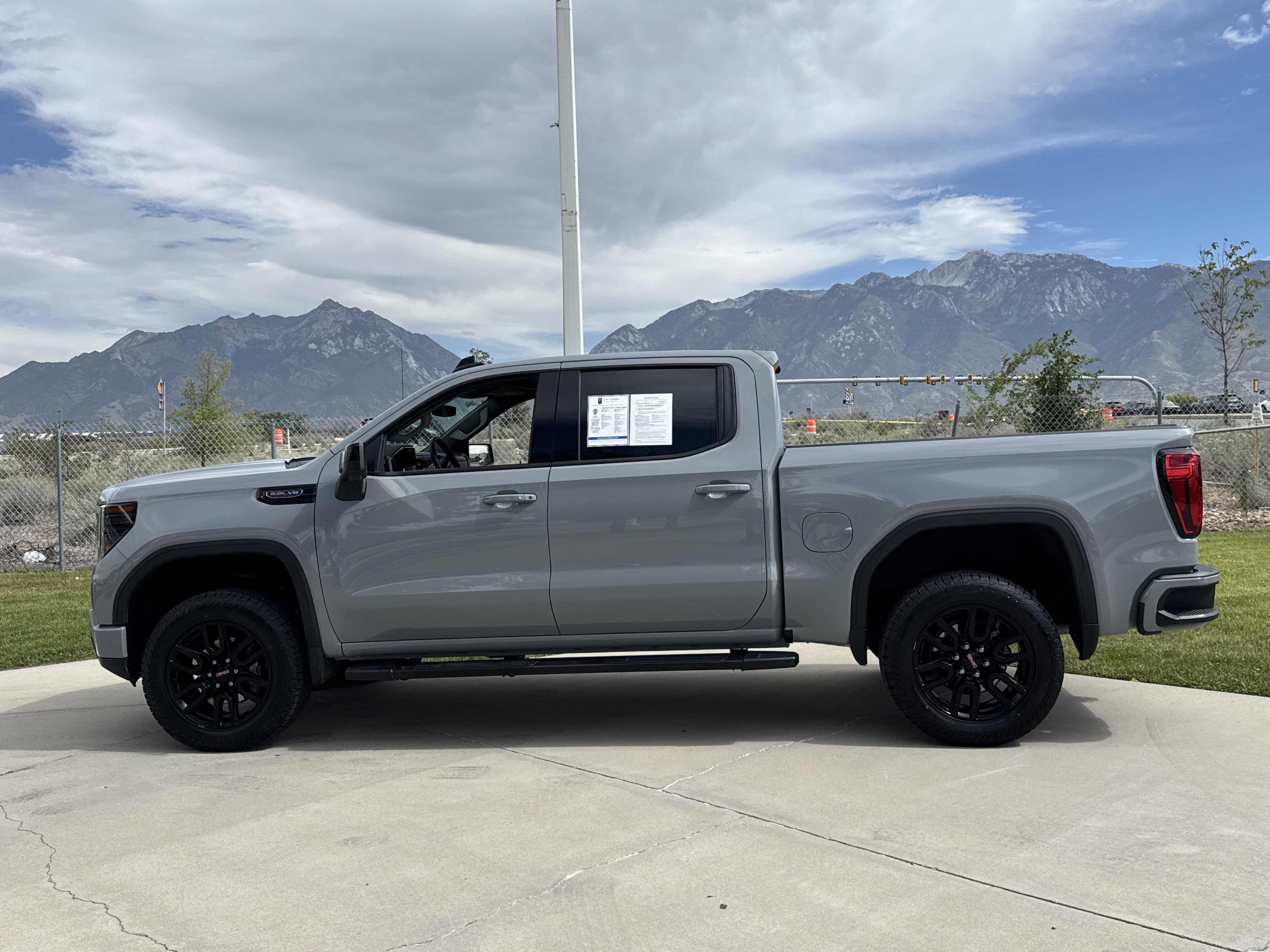 Used 2024 GMC Sierra 1500 Elevation w/ Elevation Premium Package AWD/4WD image 2
