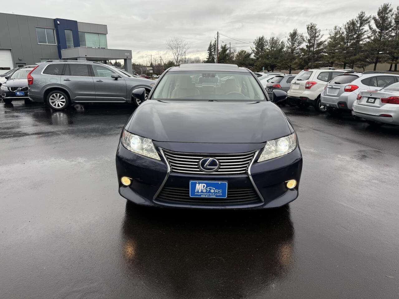 Used 2013 Lexus ES 300h Base 4dr Sedan image 3