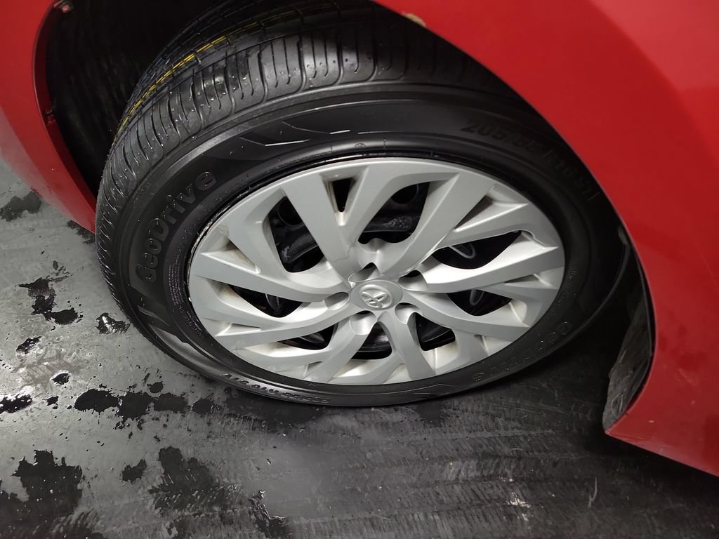 Used 2017 Toyota Corolla LE FWD image 13