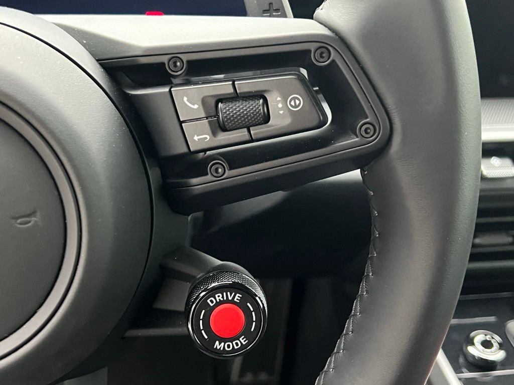 Certified 2025 Porsche 911 Carrera image 9