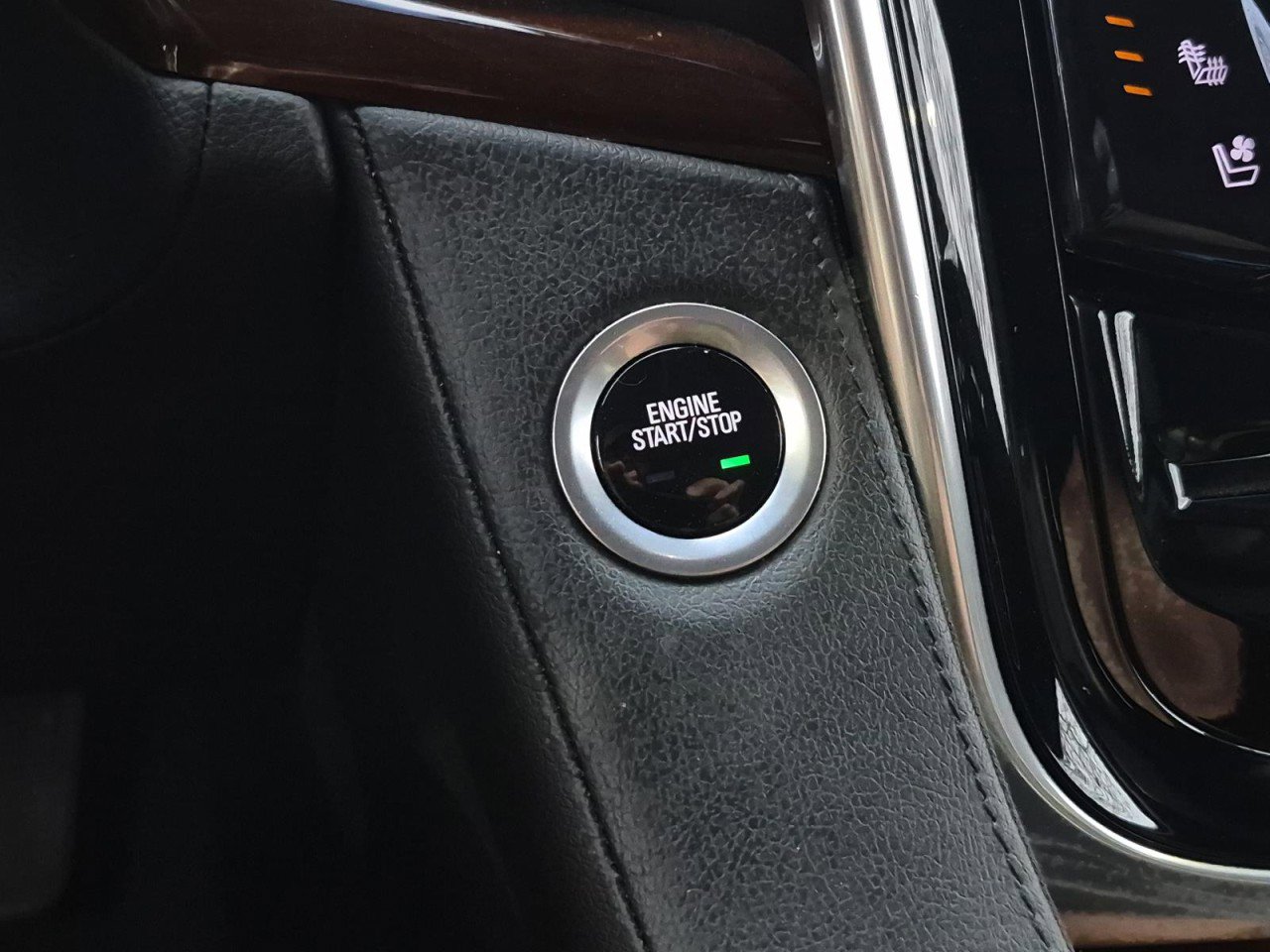 Certified 2020 Cadillac Escalade Premium Luxury image 30