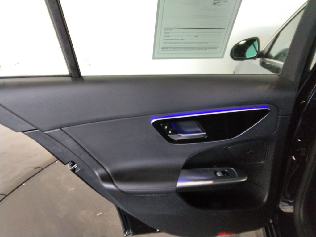 Used 2025 Mercedes-Benz C 300 4MATIC Sedan image 34