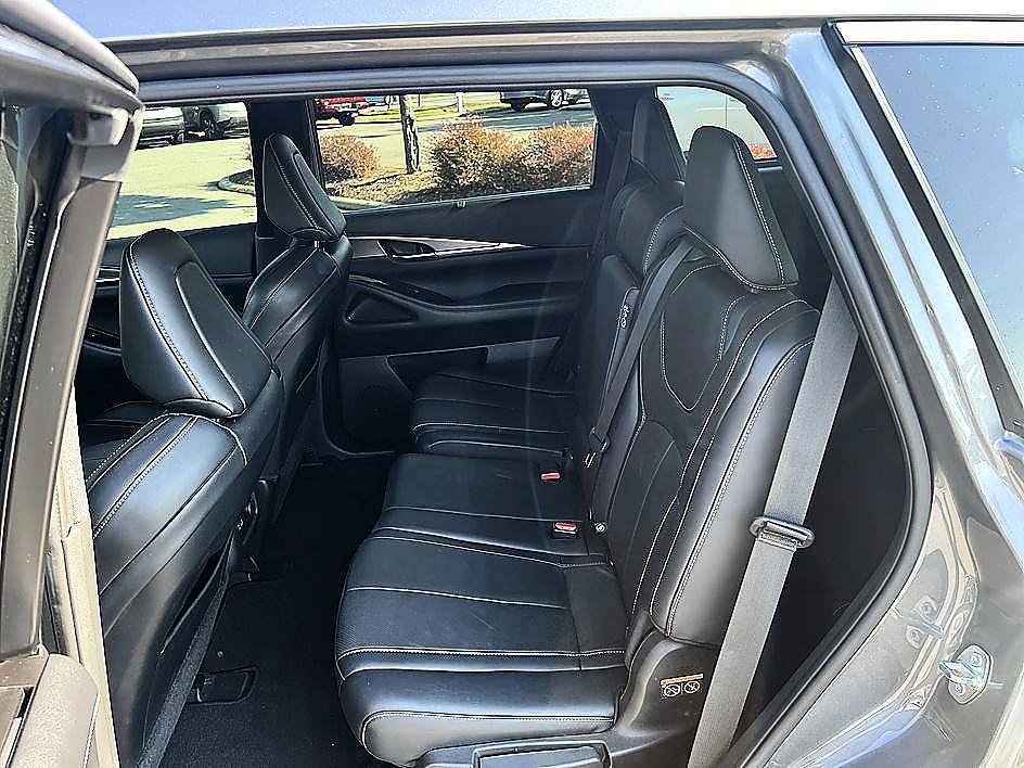 Used 2023 INFINITI QX60 Luxe w/ Cargo Package AWD/4WD image 14