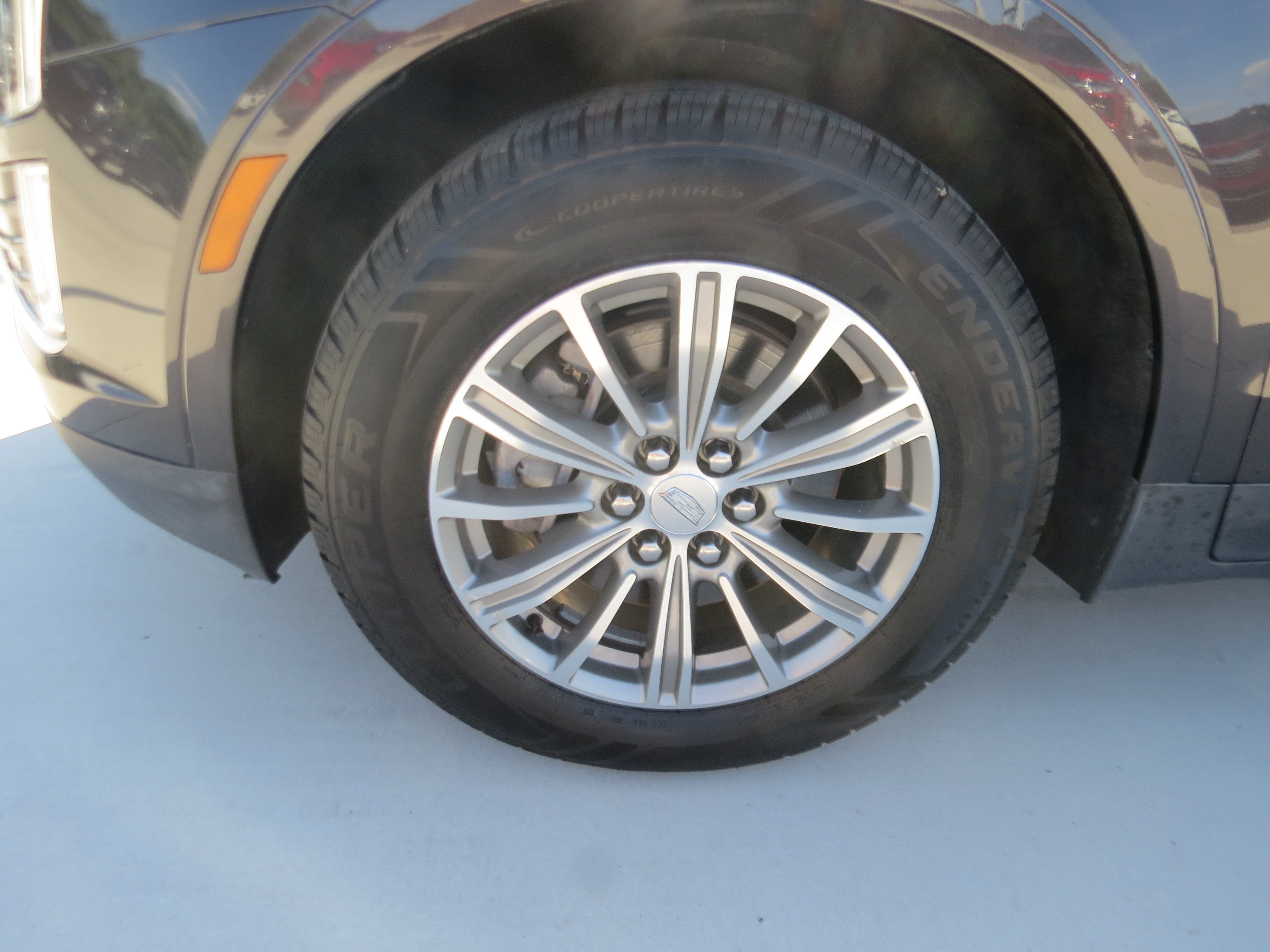 Certified 2017 Cadillac XT5 Luxury w/ Driver Awareness Package FWD image 8
