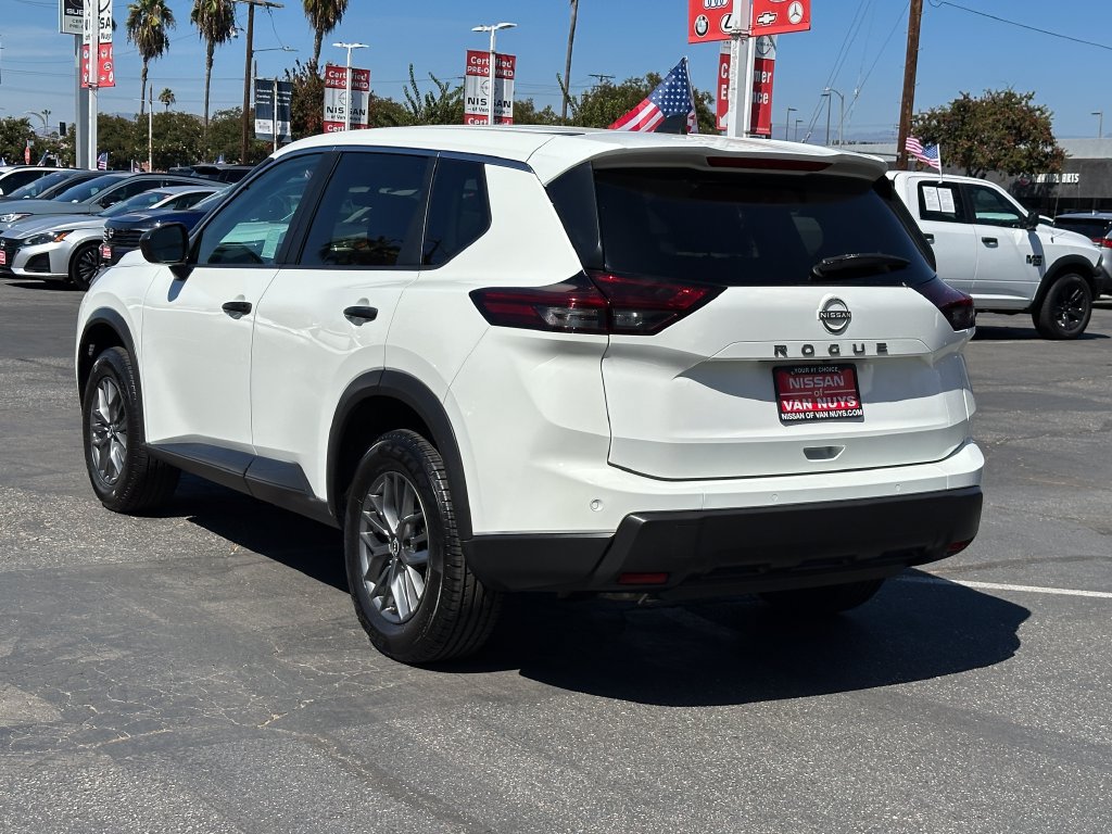 Used 2024 Nissan Rogue S FWD image 4