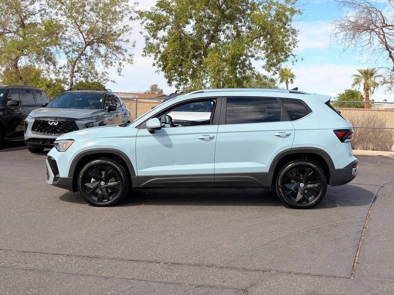 Used 2025 Volkswagen Taos SE FWD image 3