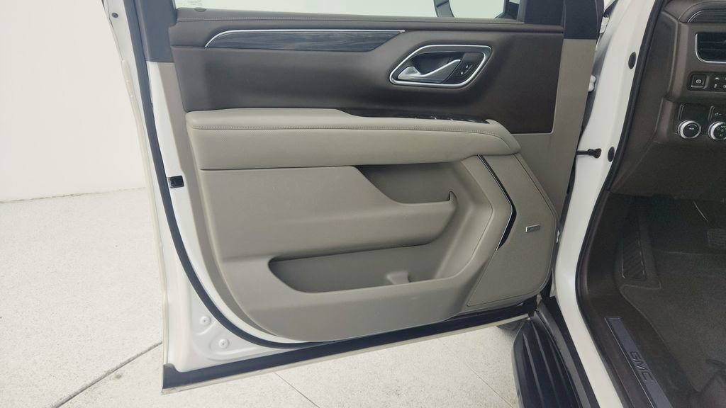 Used 2022 GMC Yukon XL SLT w/ SLT Premium Package RWD image 26
