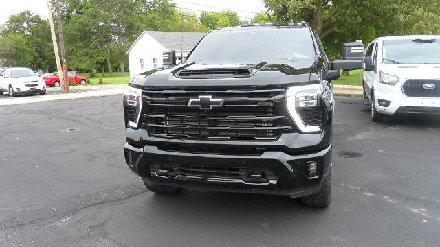 Used 2024 Chevrolet Silverado 2500 LTZ w/ LTZ Plus Package AWD/4WD image 2