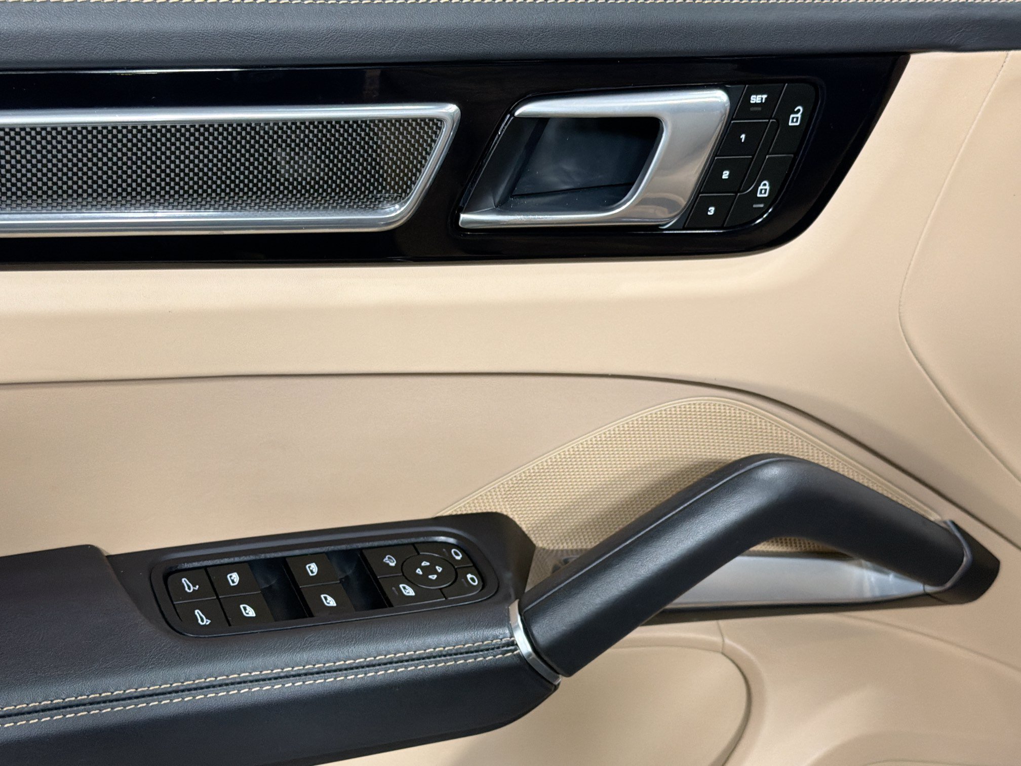 Certified 2023 Porsche Cayenne Turbo AWD/4WD image 24