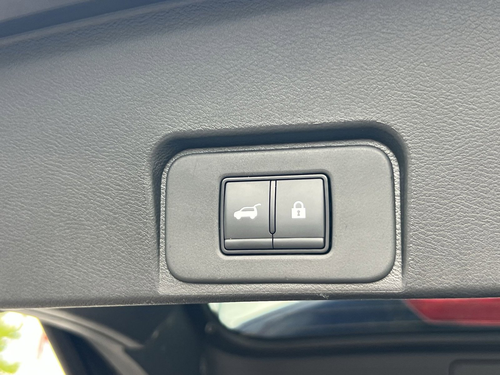 Used 2025 Nissan Rogue SV FWD image 24