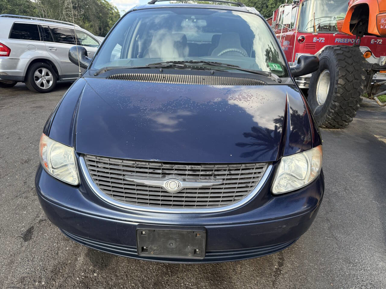 Used 2003 Chrysler Town & Country LX FWD image 4