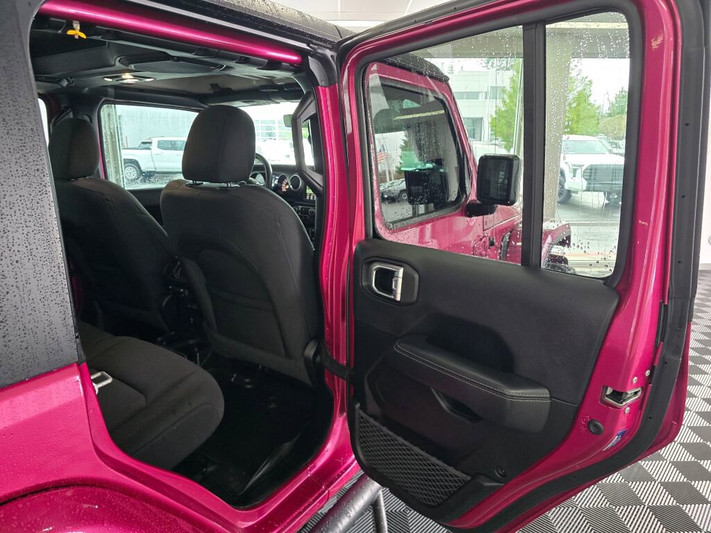 Used 2022 Jeep Wrangler Unlimited Sahara image 38