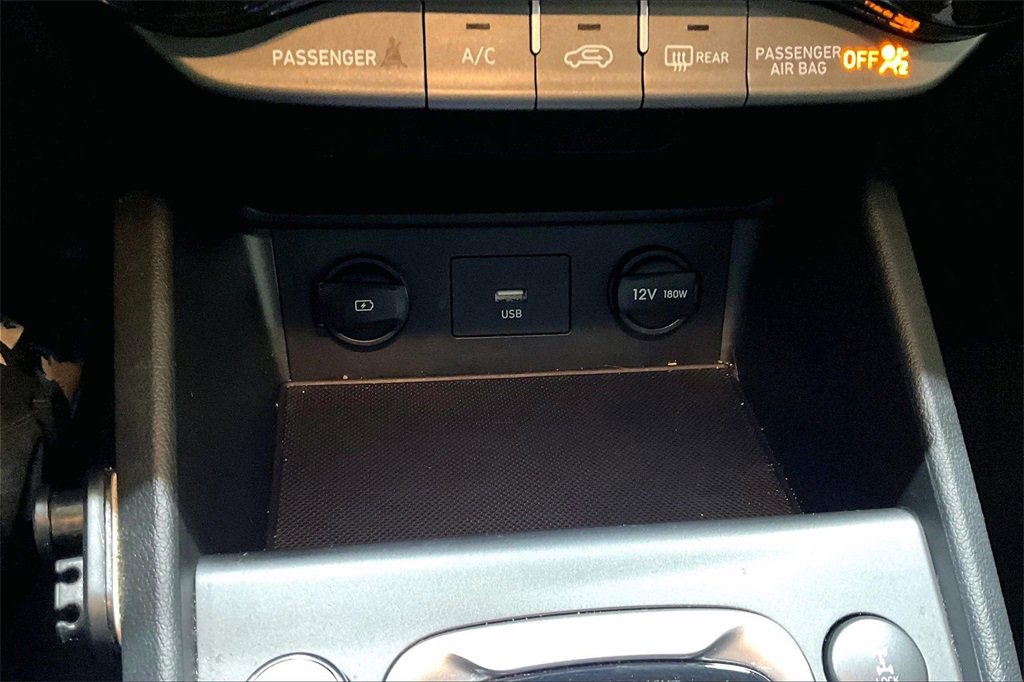 Used 2023 Hyundai Kona SE image 24