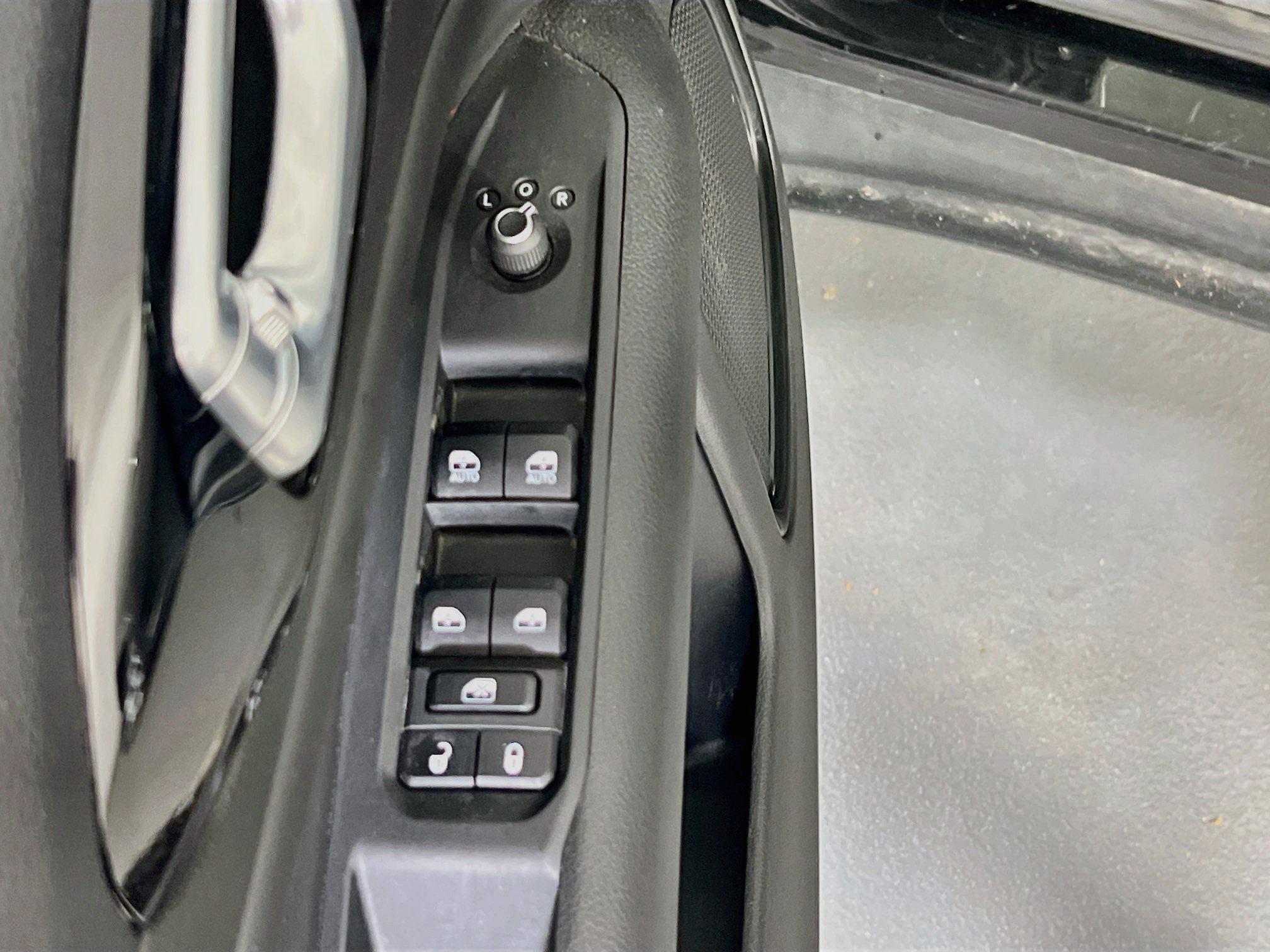 Used 2022 Jeep Compass Trailhawk AWD/4WD image 17