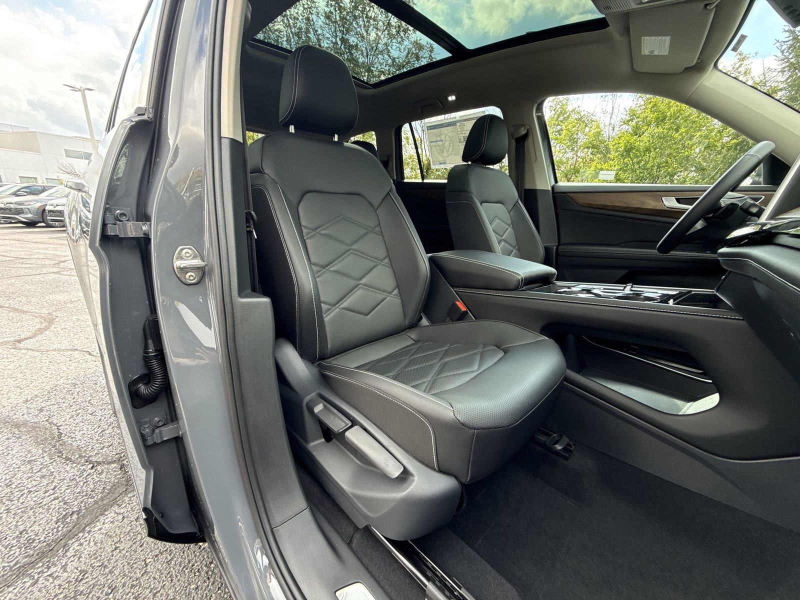New 2026 Volkswagen Atlas SE image 26