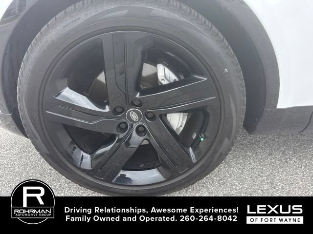 Used 2024 Land Rover Discovery Dynamic SE AWD/4WD image 9