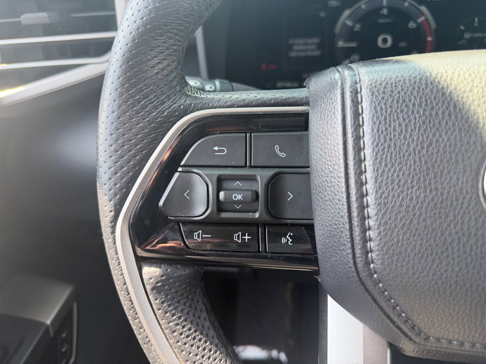 Used 2024 Toyota Tundra Limited AWD/4WD image 21