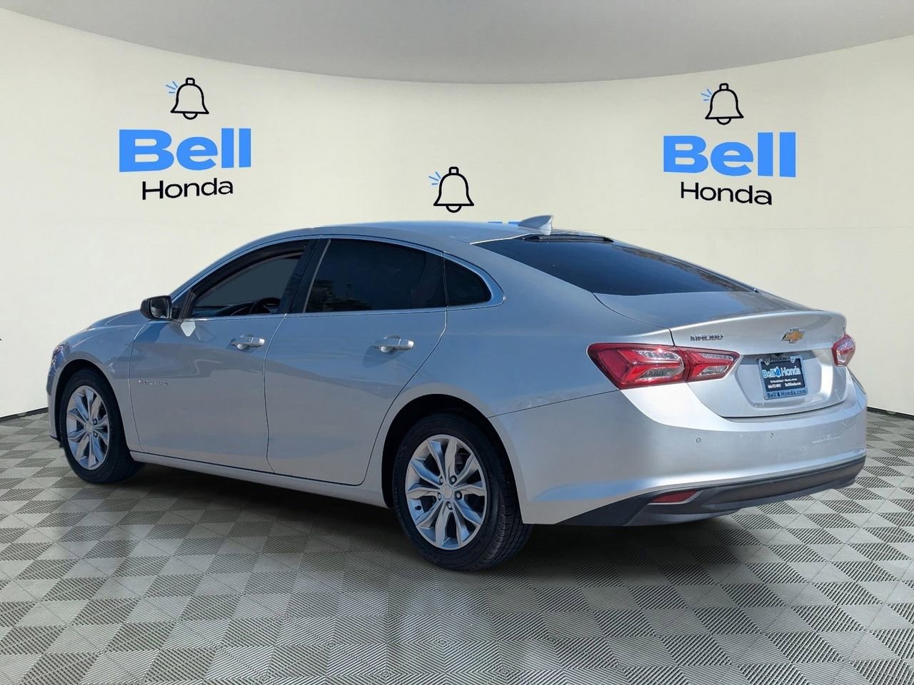 Used 2020 Chevrolet Malibu LT FWD image 3