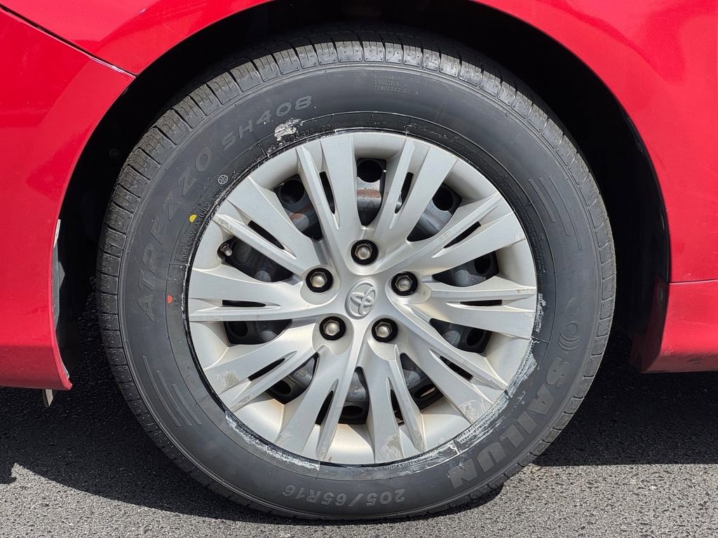 Used 2012 Toyota Camry LE image 9