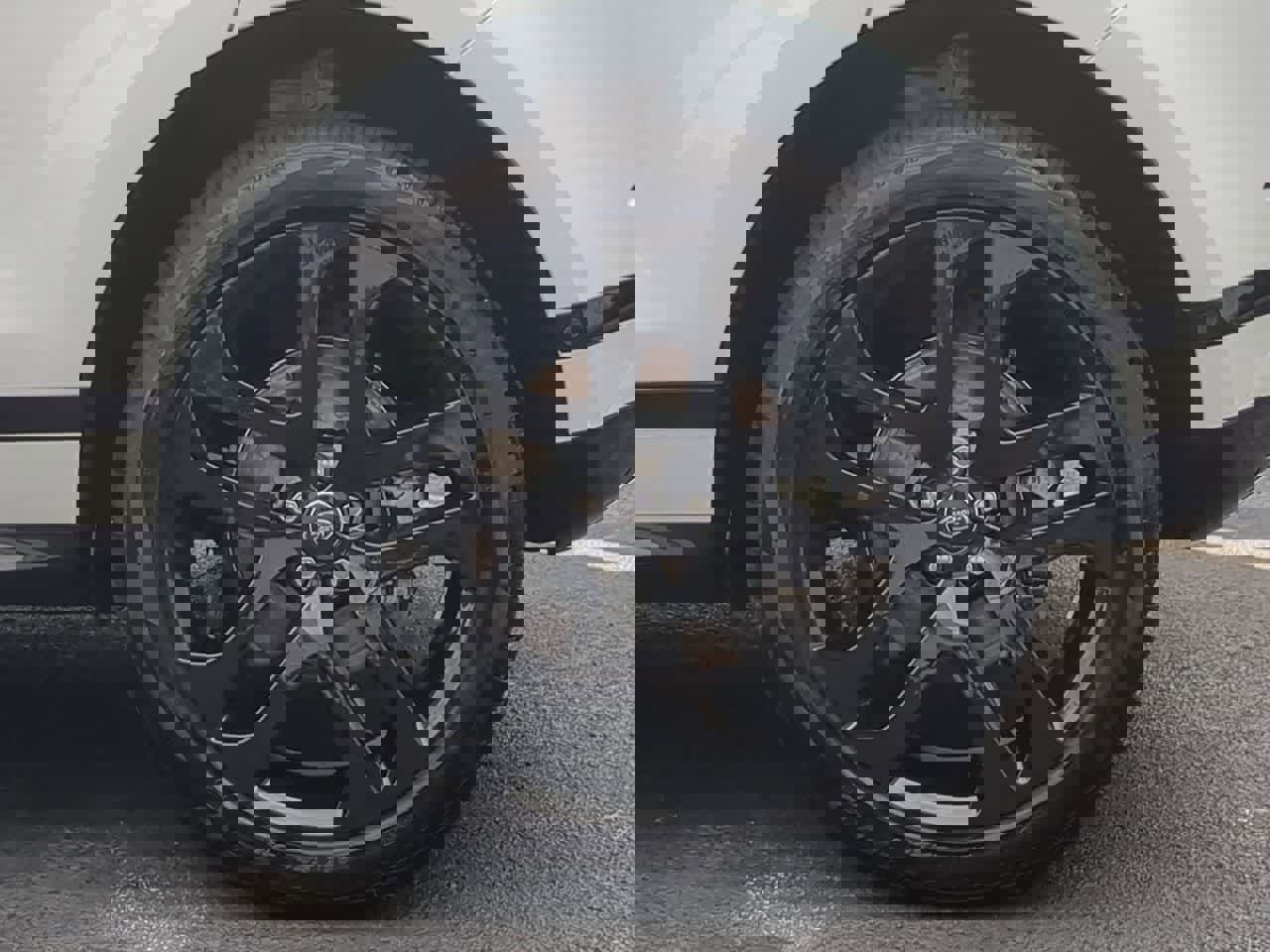 Certified 2025 Land Rover Range Rover Evoque Dynamic SE image 14