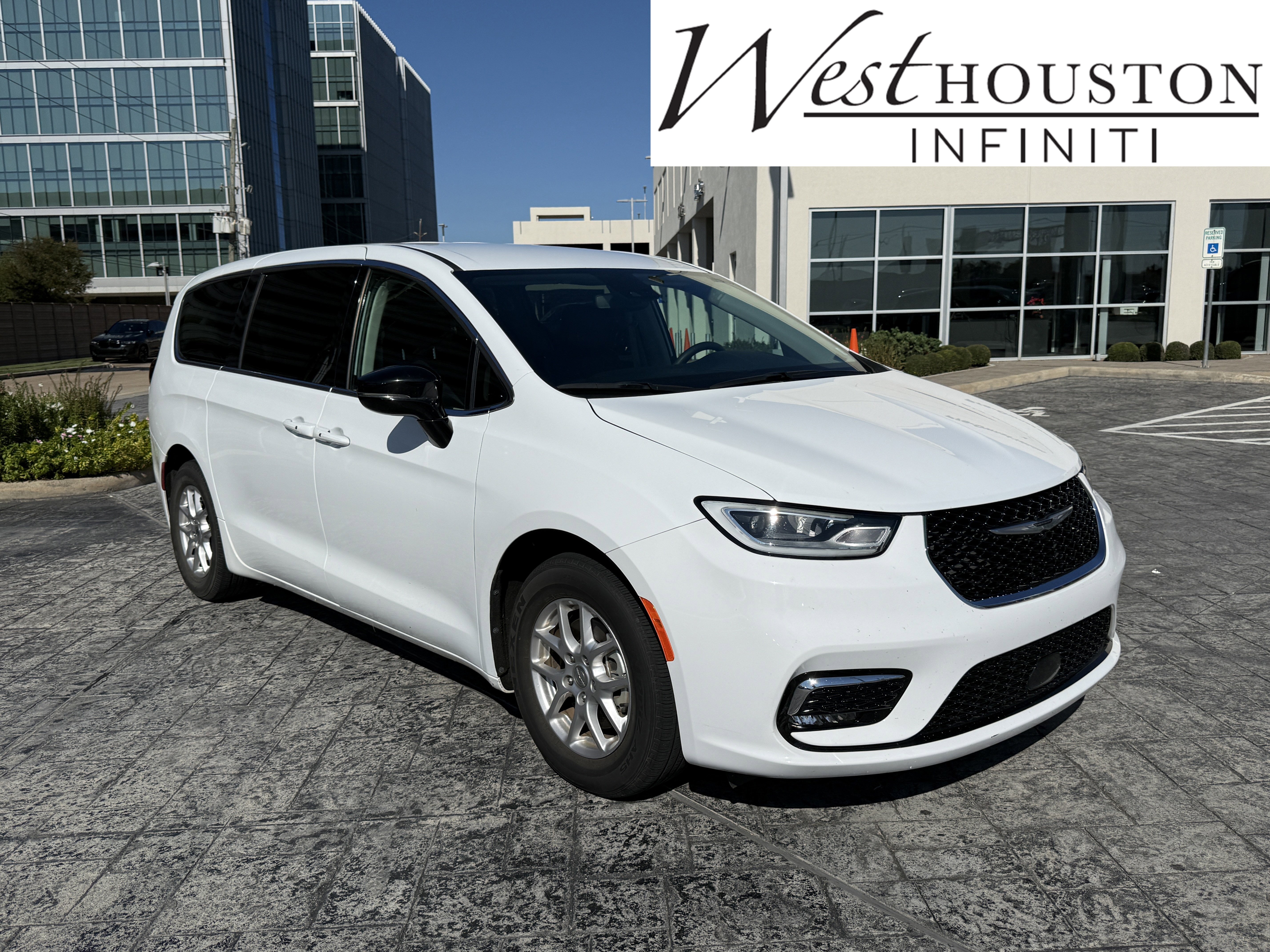 Used 2024 Chrysler Pacifica Touring-L