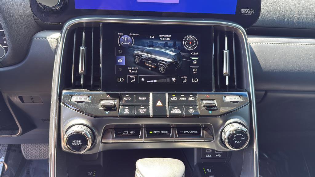 Used 2023 Lexus LX 600 4WD w/ Appearance Package image 31