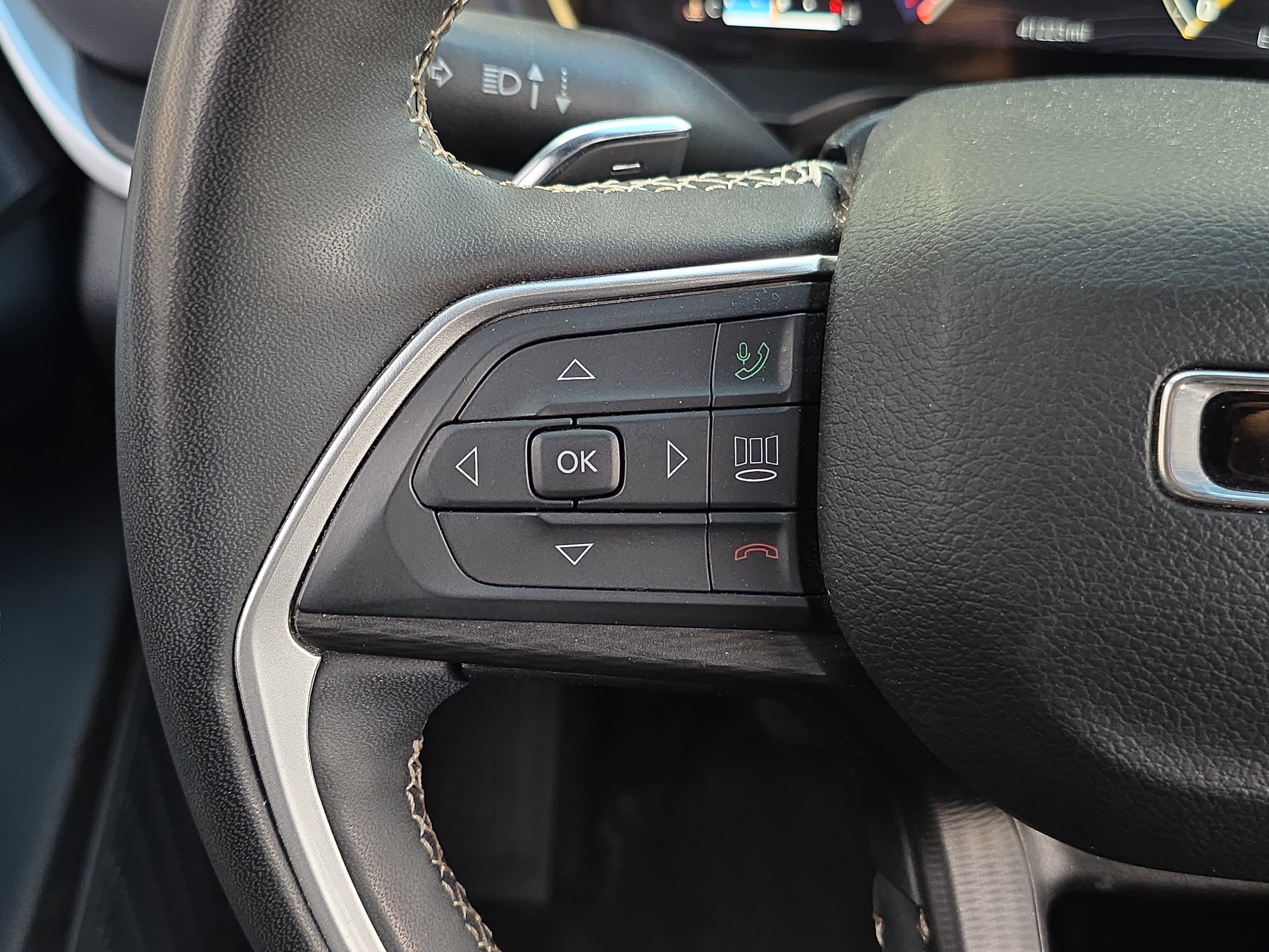 Used 2023 Jeep Grand Cherokee L Laredo image 16