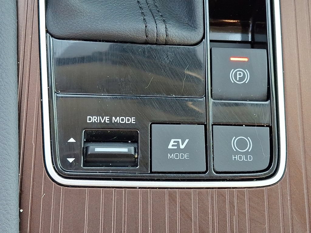 Used 2024 Toyota Sienna LE FWD image 25