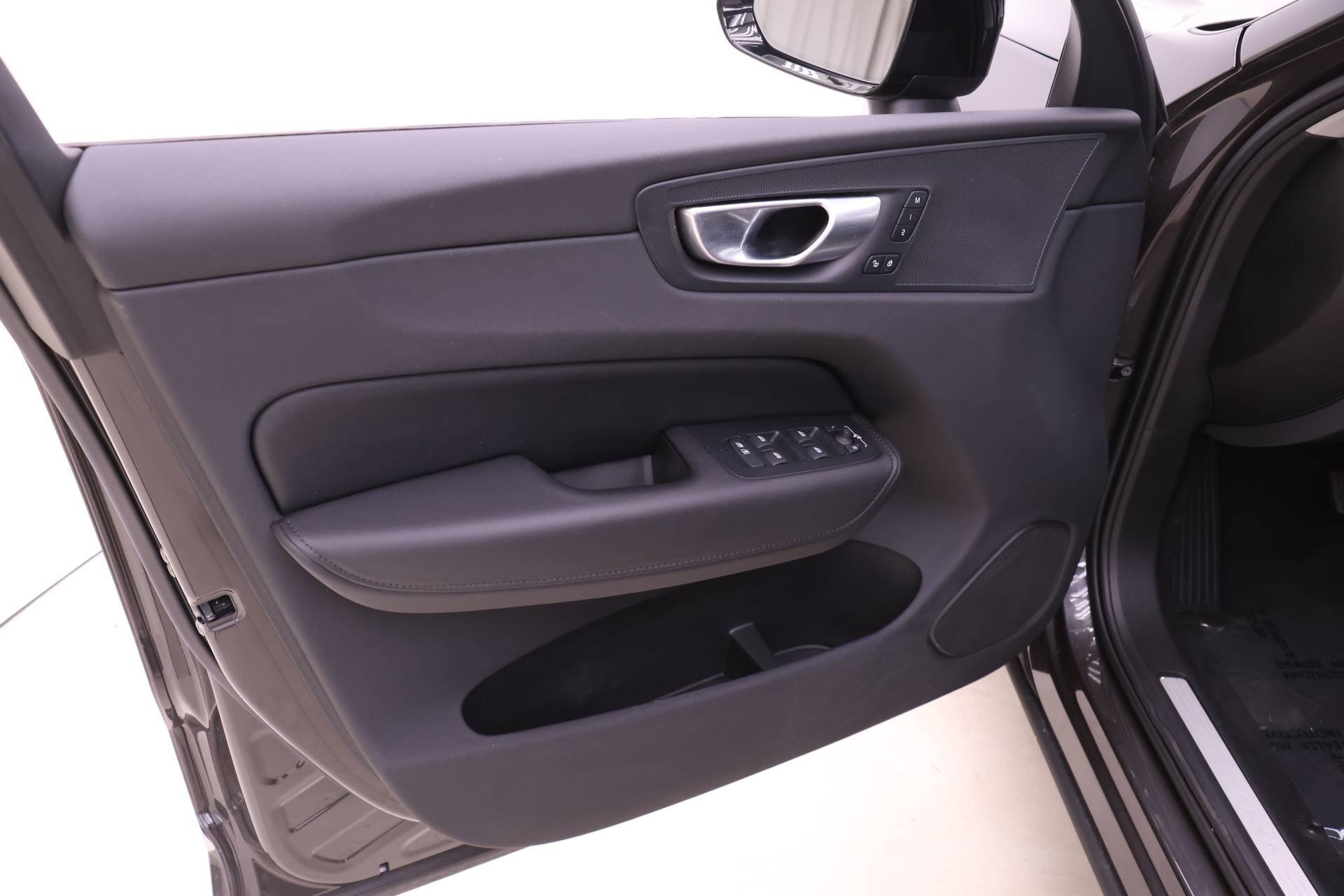 Certified 2024 Volvo XC60 B5 Plus image 13