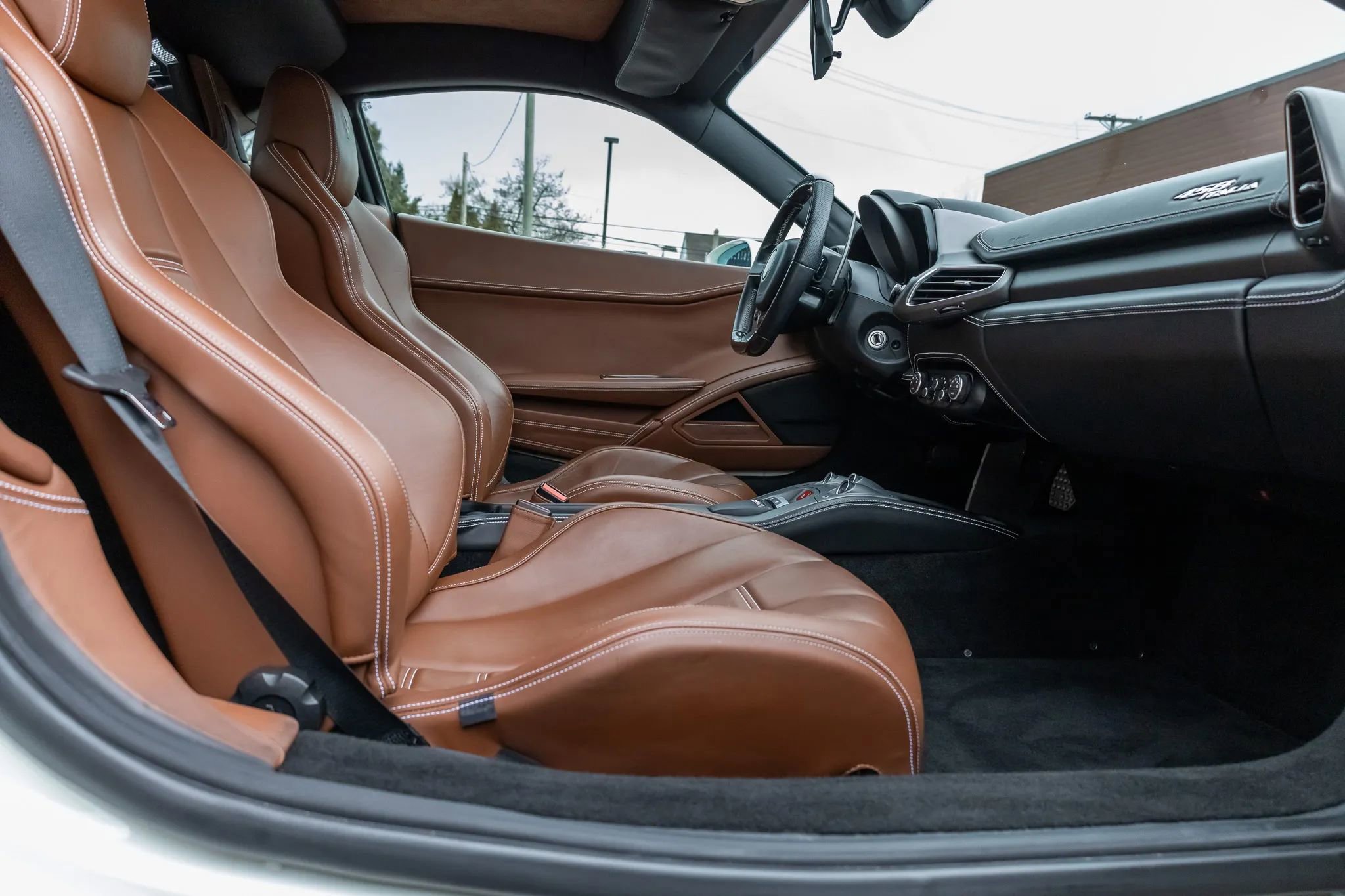 Used 2015 Ferrari 458 Italia Coupe RWD image 50