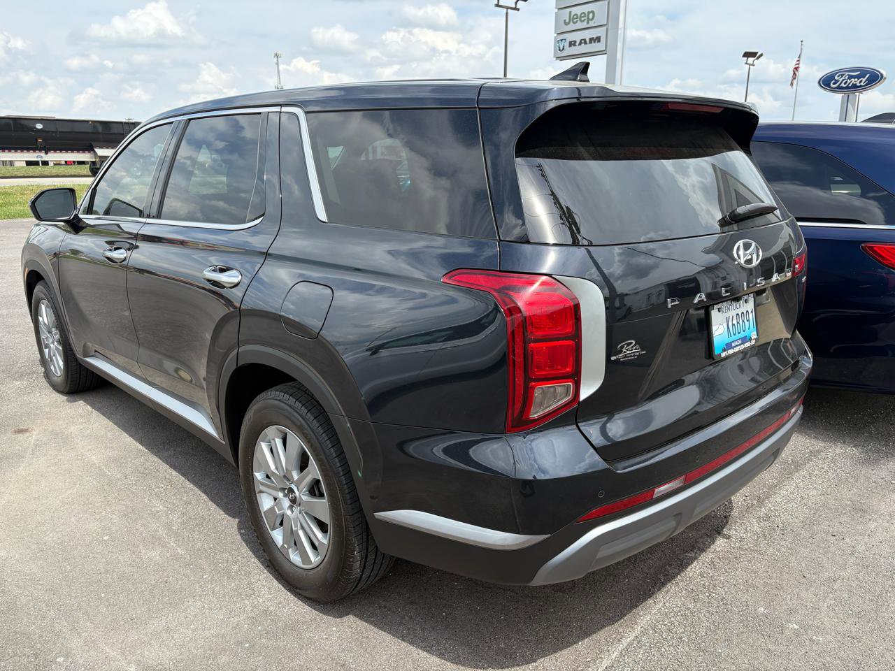 Used 2025 Hyundai Palisade SE AWD/4WD image 4