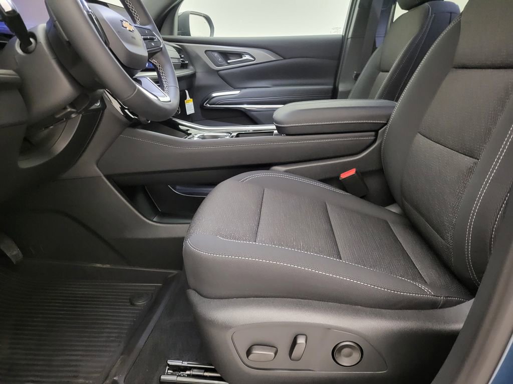 New 2026 Chevrolet Traverse LT w/ LPO, Floor Liner Package image 3