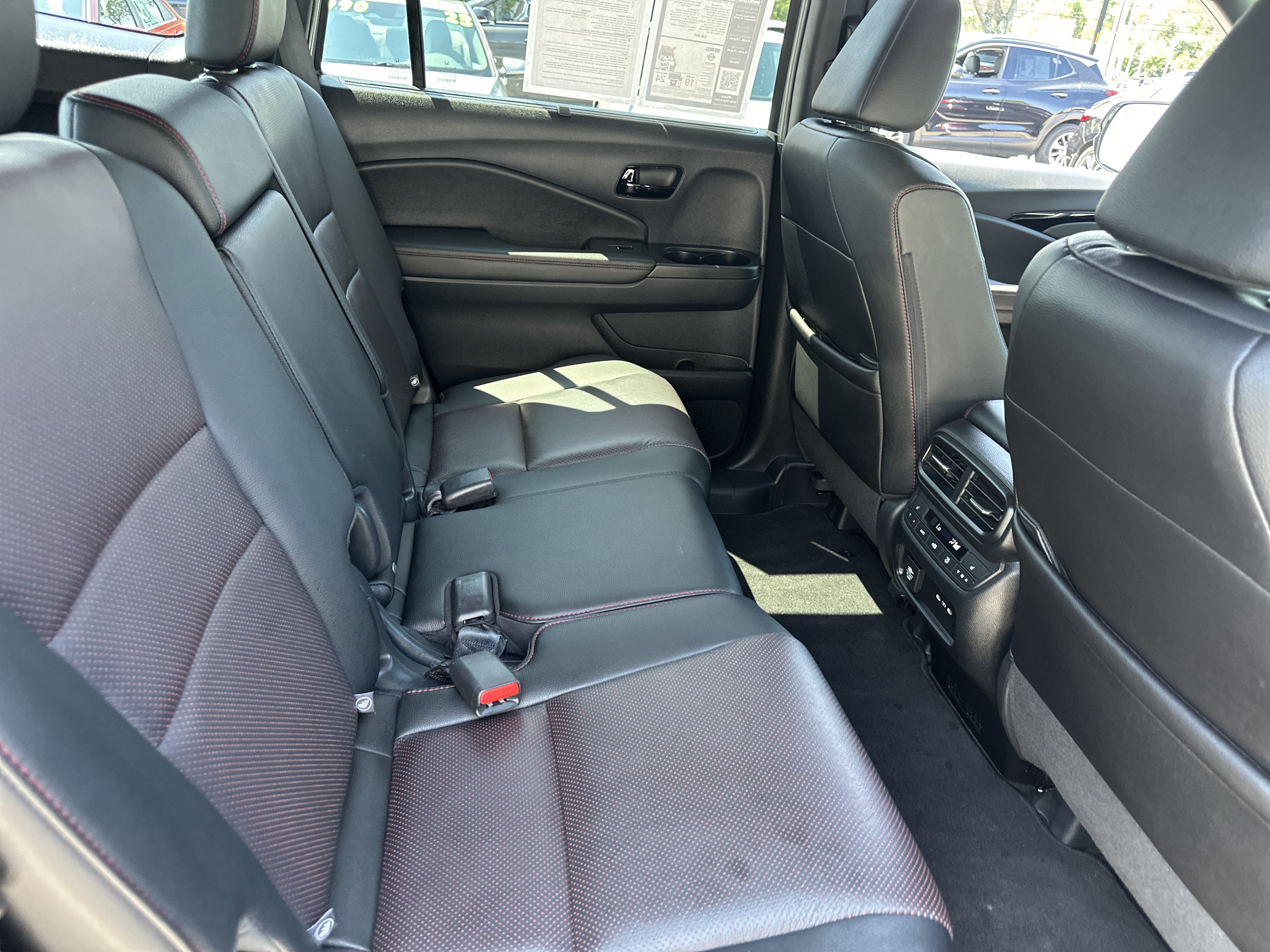 Used 2025 Honda Passport Black Edition image 14