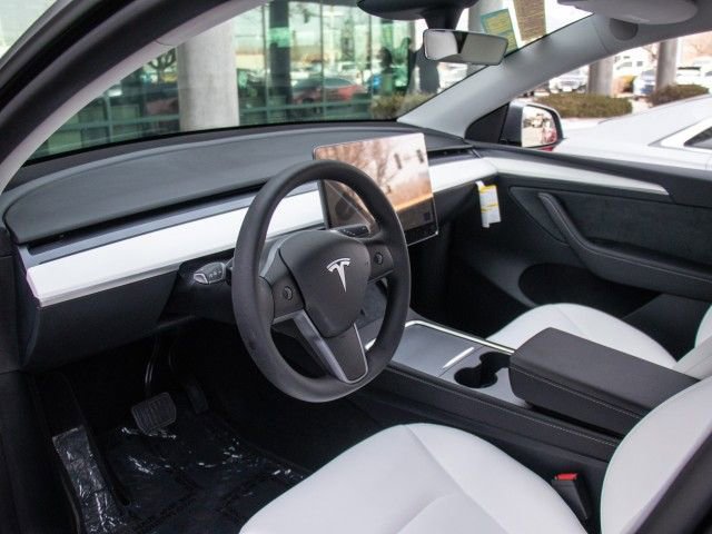 Used 2025 Tesla Model Y Long Range image 11