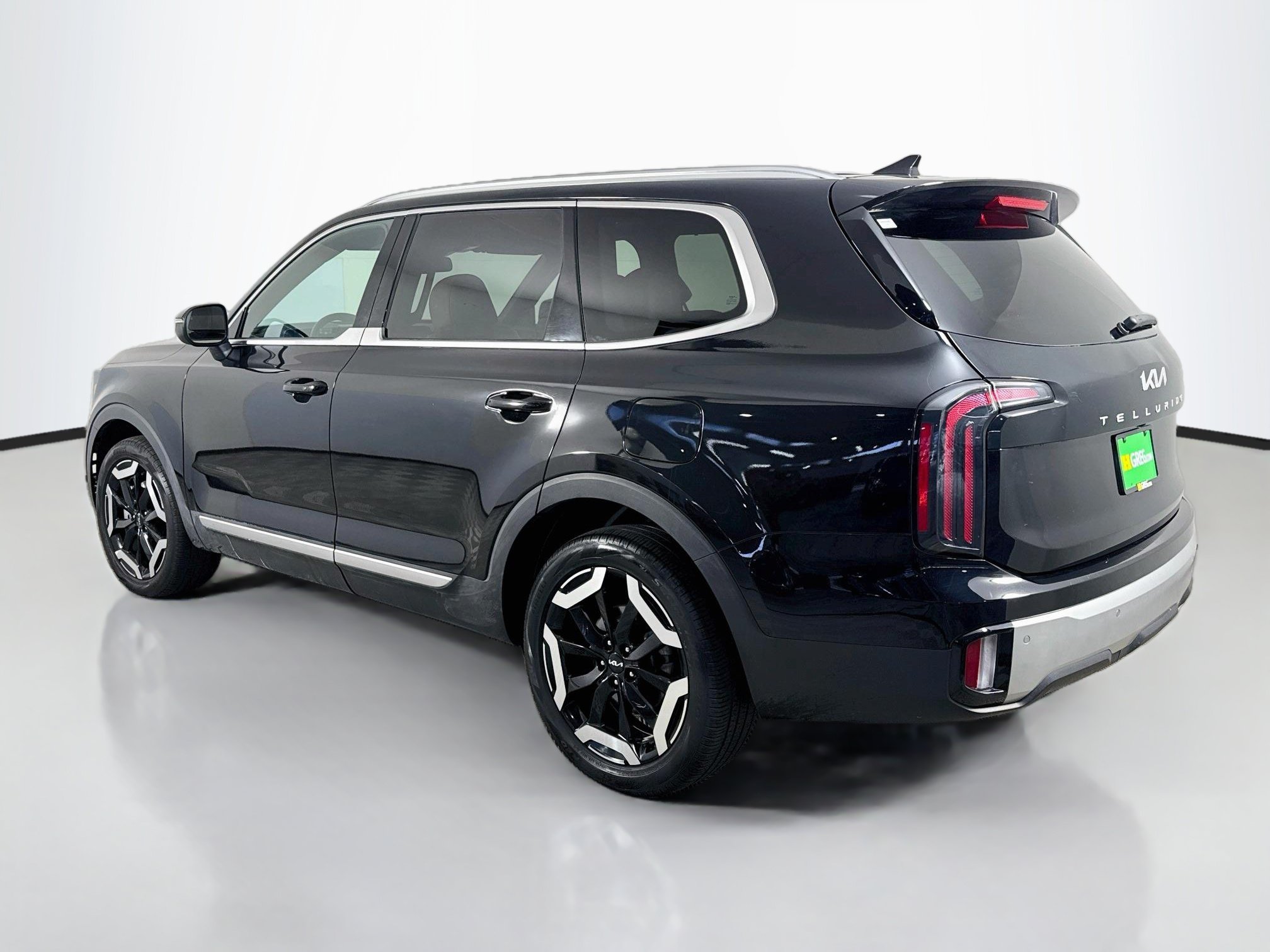 Used 2024 Kia Telluride EX w/ EX Captain's Chair Package FWD image 7
