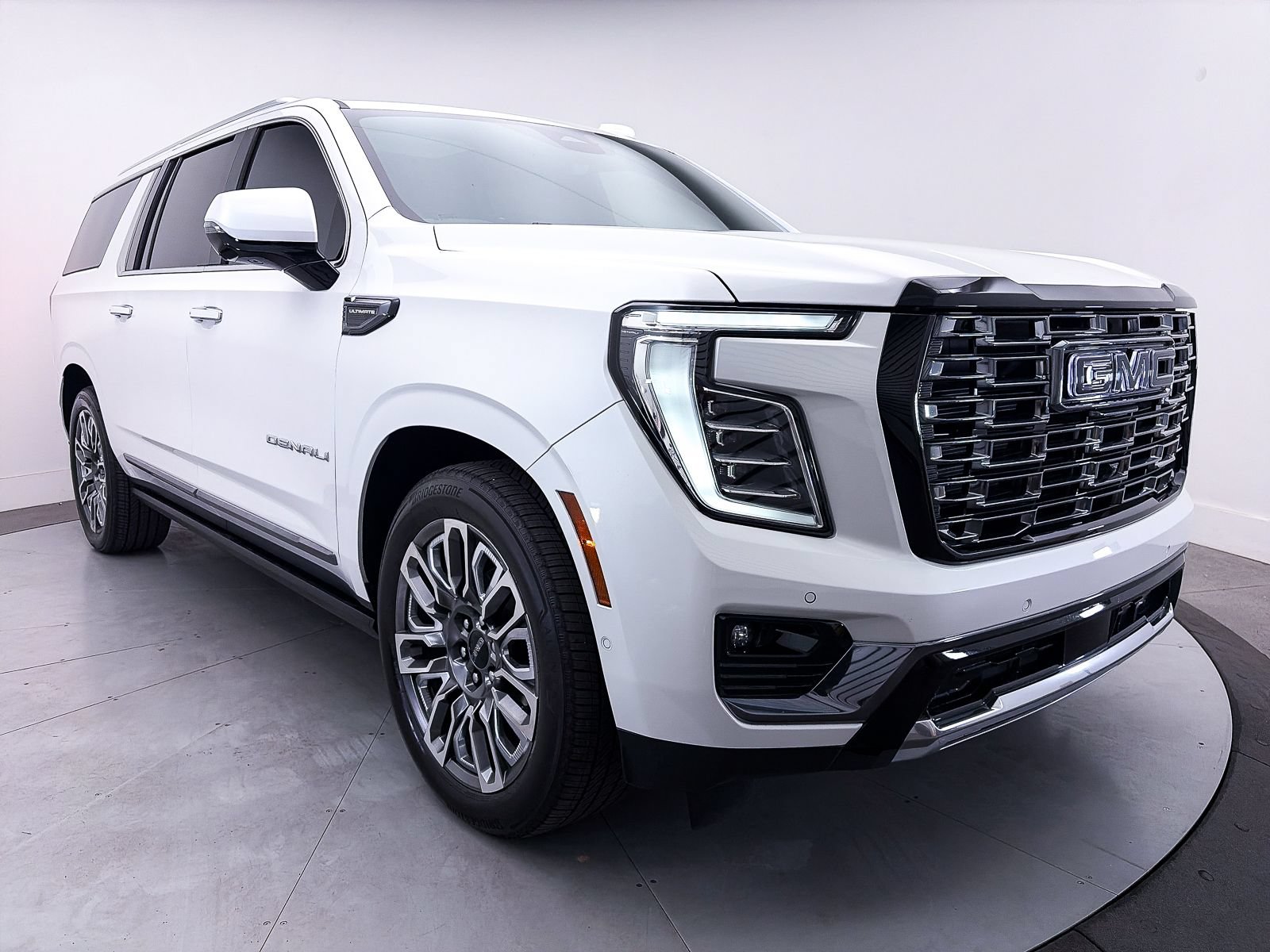 Used 2025 GMC Yukon XL Denali Ultimate AWD/4WD image 15