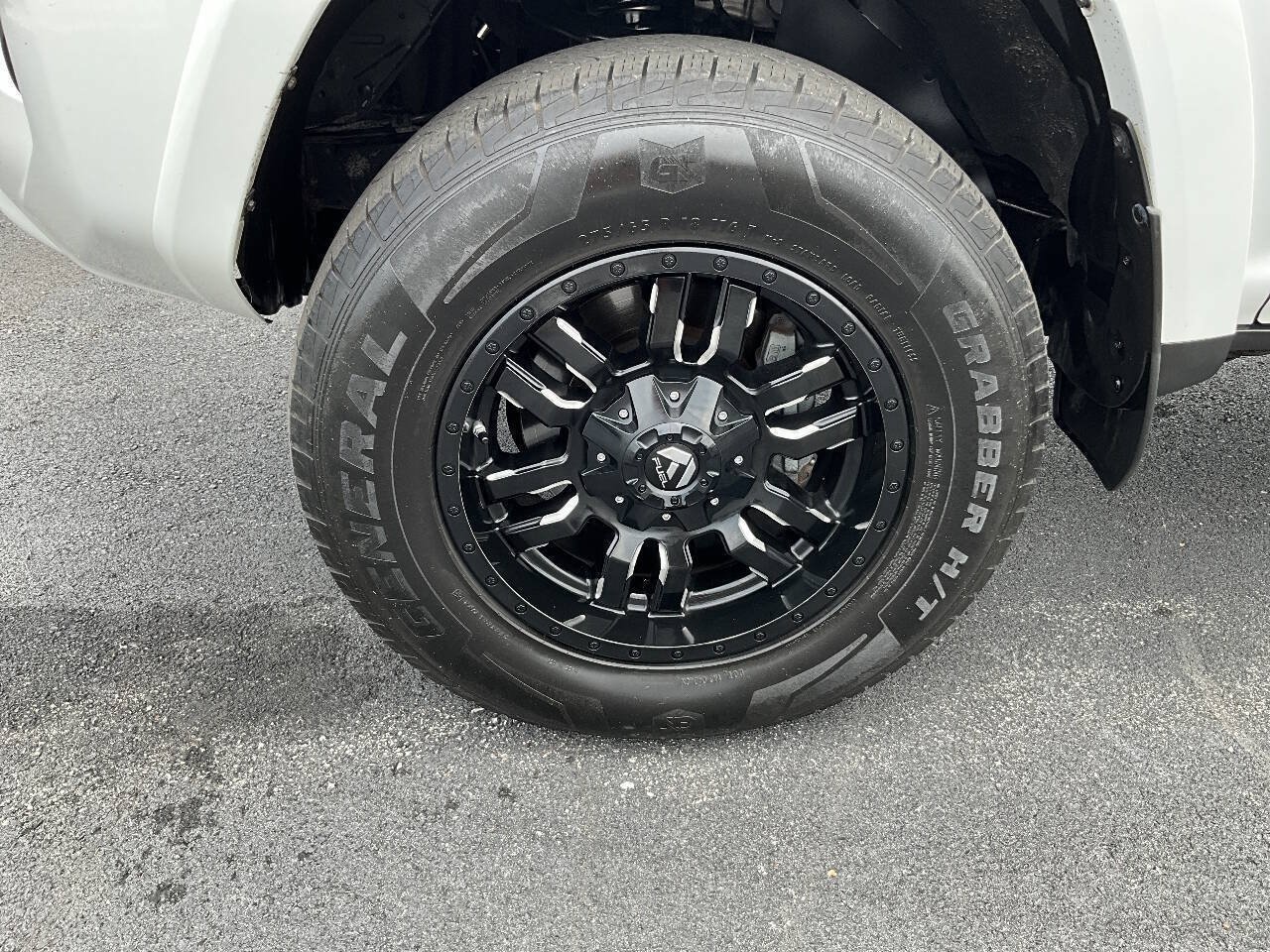 Used 2015 Toyota 4Runner SR5 w/ Four Season Floor Mat Package AWD/4WD image 34