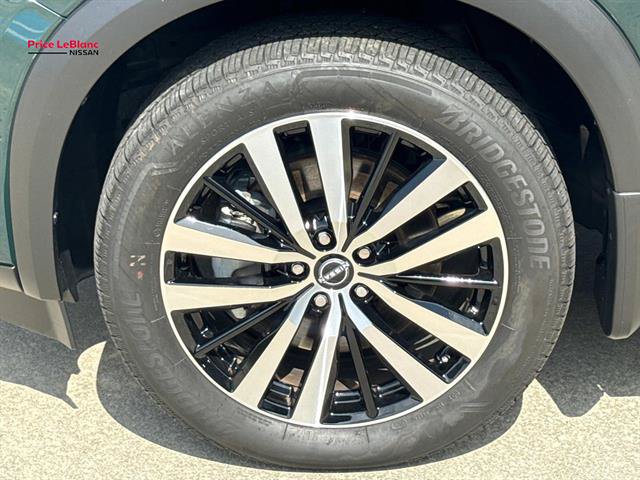 Certified 2025 Nissan Pathfinder Platinum w/ Cargo Package FWD image 4
