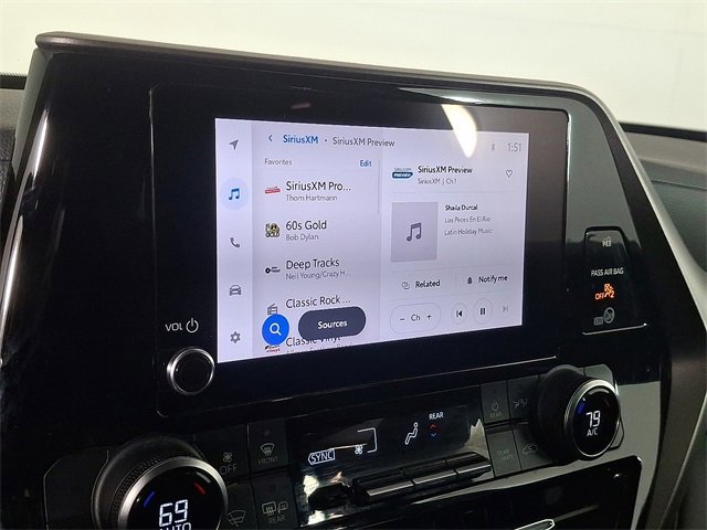 Used 2023 Toyota Highlander L image 3