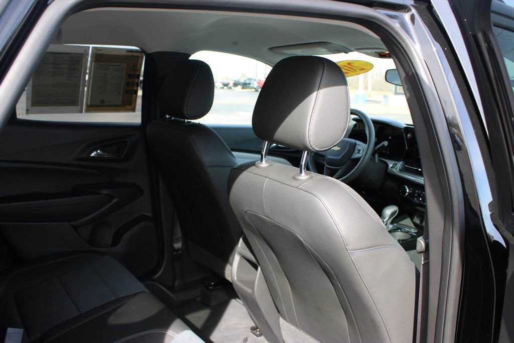 Used 2025 Chevrolet Trax LT image 29