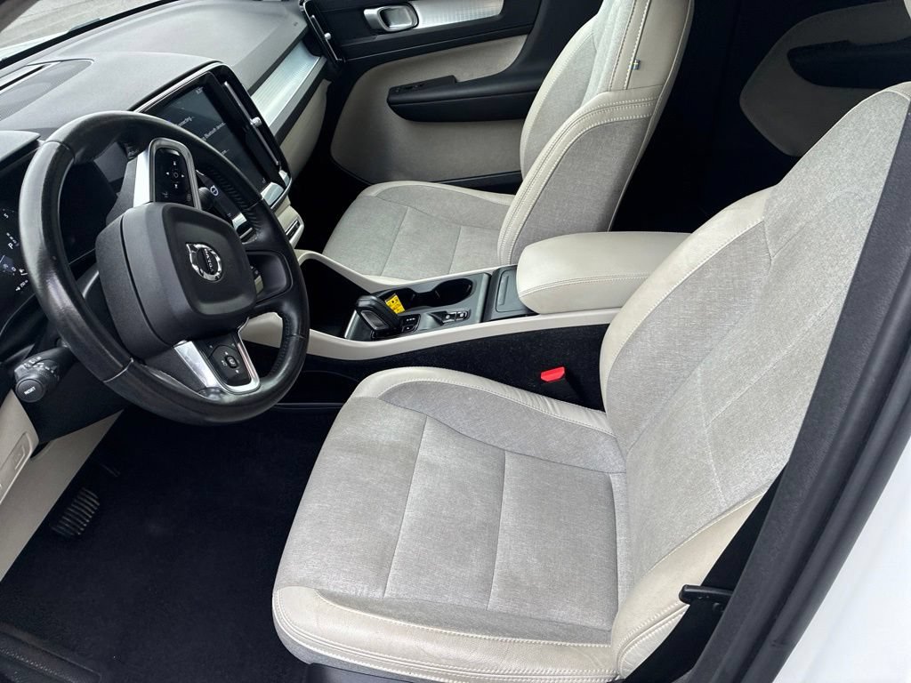 Used 2020 Volvo XC40 T5 Momentum AWD/4WD image 9