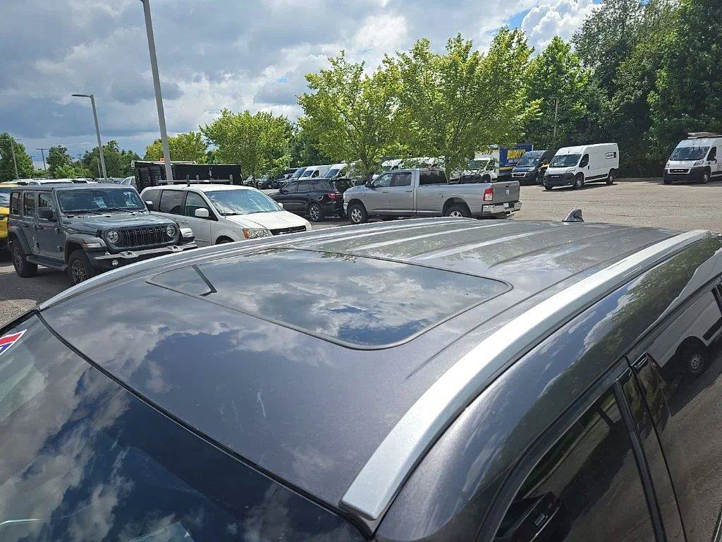 Used 2022 Toyota Highlander XLE FWD image 13